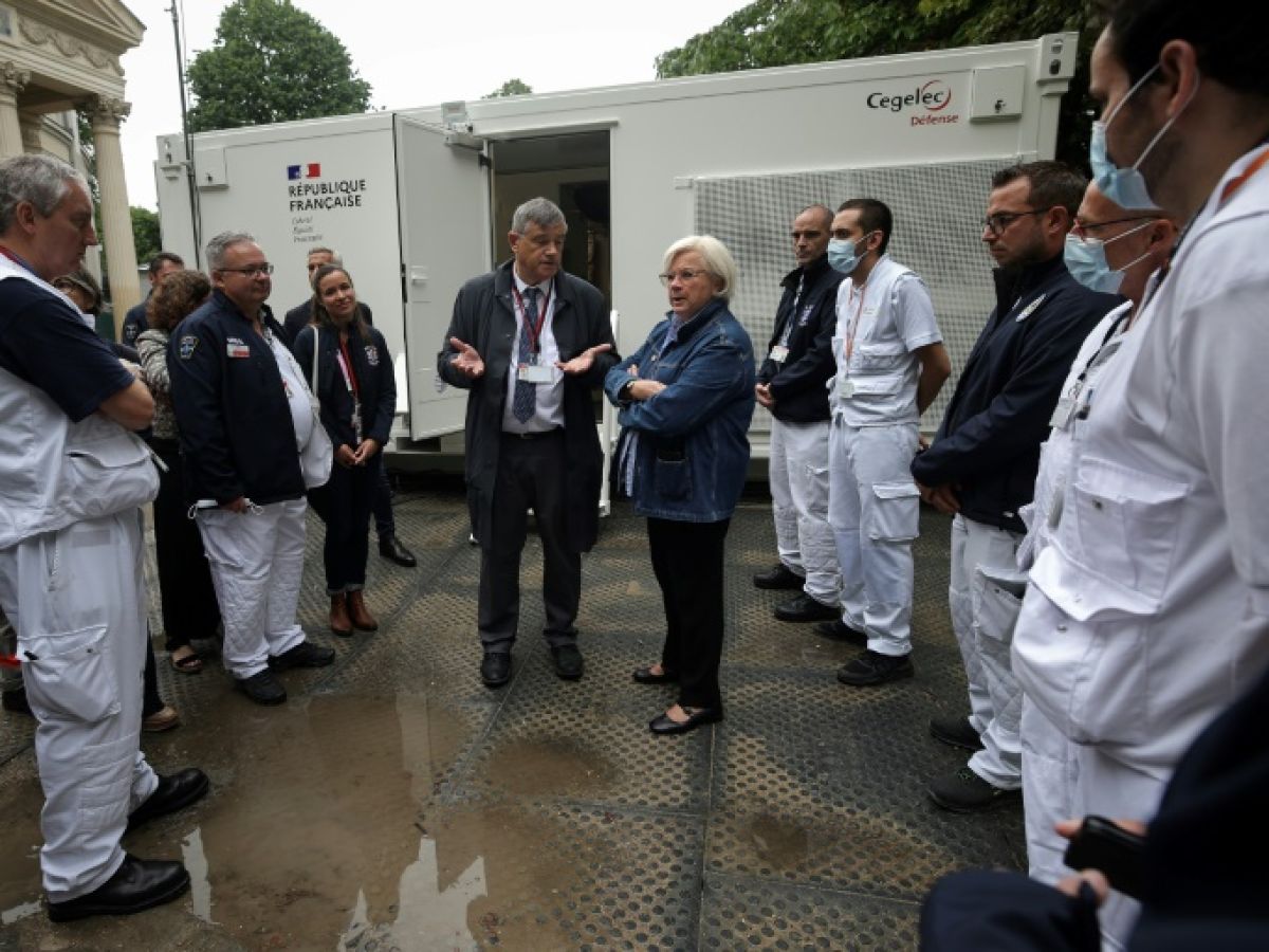 un-hopital-mobile-positionne-au-coeur-de-paris-pour-les-jo