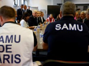 barnier-“listening”-to-caregivers-for-his-first-trip