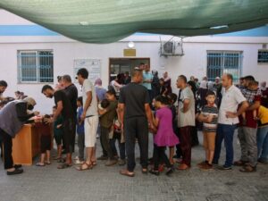 Polio vaccination campaign moves to northern Gaza (WHO)