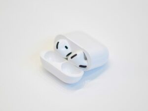 airpods-turn-into-hearing-aids-in-us