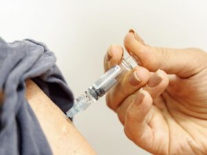 coup-d’envoi-de-la-vaccination-annuelle-contre-la-grippe,-couplee-avec-le-covid