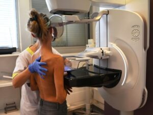 cancer-du-sein:-le-senat-unanime-pour-ameliorer-la-prise-en-charge-des-soins