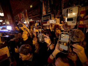 Nearly a third of journalists consume more harmful products because of their work