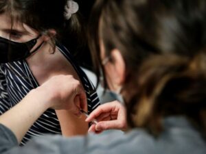 covid:-children-little-vaccinated-in-france,-especially-in-the-south-east-and-underprivileged-families