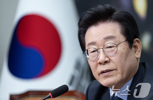 Lee Jae-myeong "I will step down as head of 'Jae-myeong Village'... I will focus on my work."