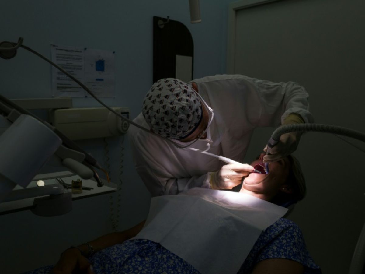 dentistes:-contre-les-deserts-medicaux,-un-debut-de-regulation