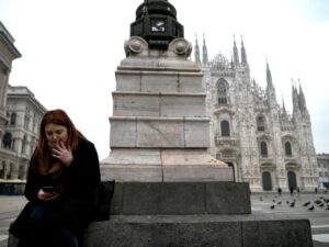 smoking-is-no-longer-trendy:-milan,-fashion-capital,-bans-cigarettes-outside