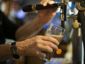 US surgeon general warns of alcohol-related cancer risk