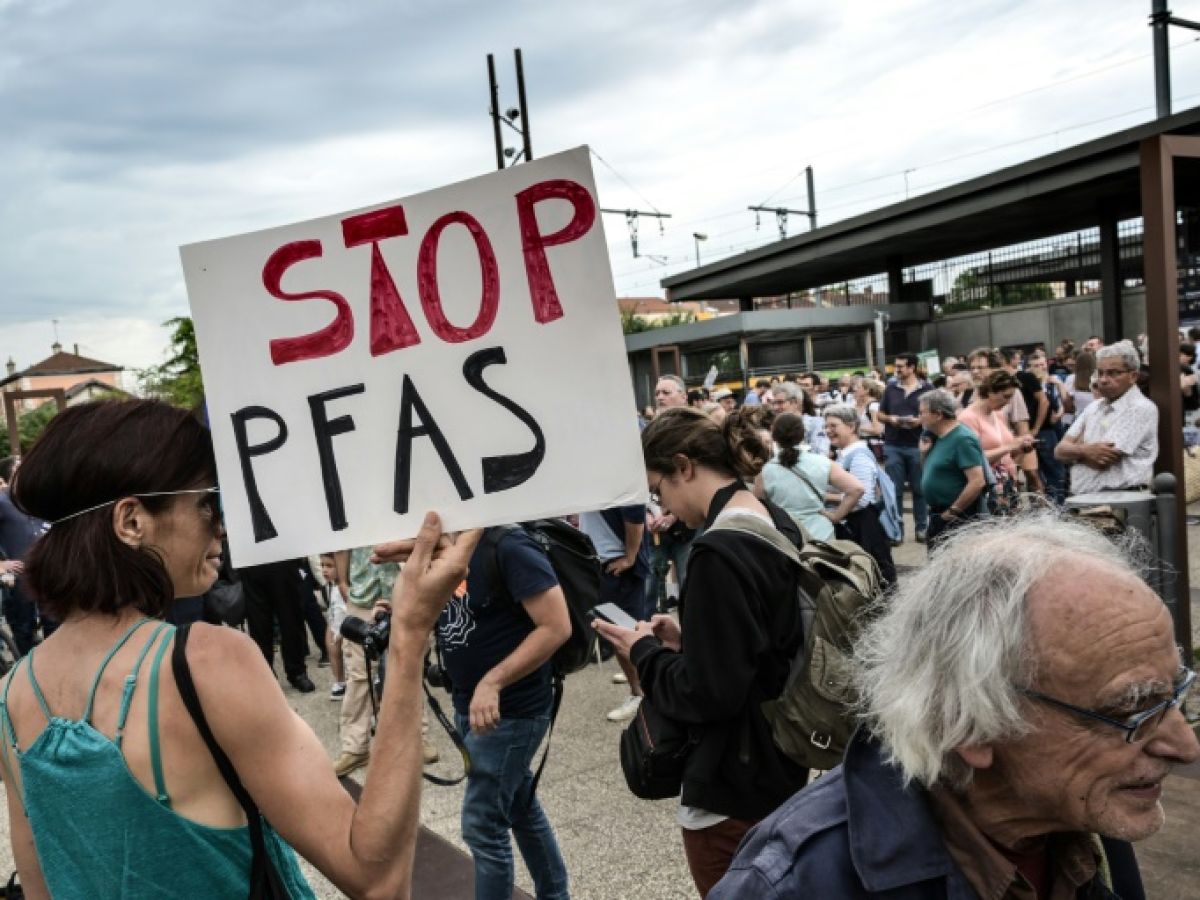 pfas-:-le-parlement-adopte-un-texte-pionnier-sur-les-« polluants-eternels »