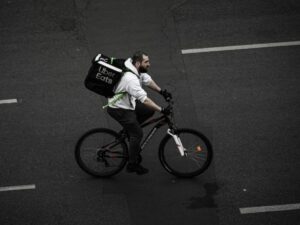 home-delivery-people:-platform-algorithms-are-making-their-health-derail