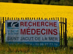 The government wants to impose up to two days per month on doctors in medical deserts