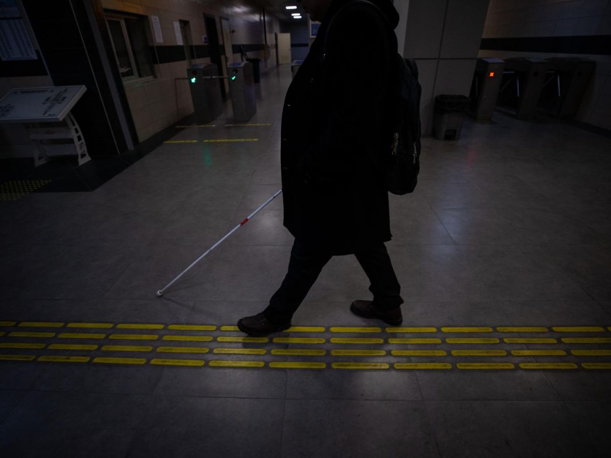 AI-enabled glasses to directly help visually impaired people
