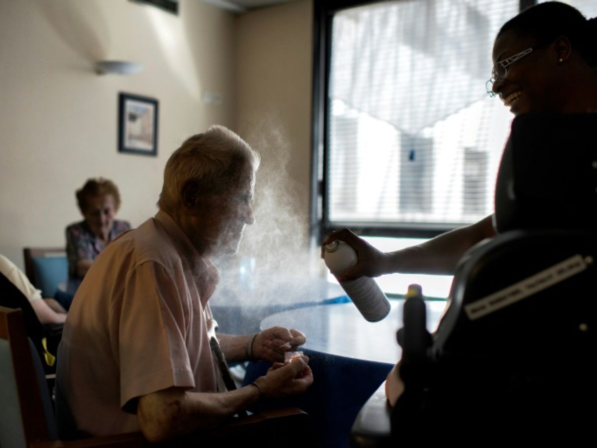 dans-un-hopital-geriatrique-de-lyon,-des-seniors-a-l’abri-de-la-canicule