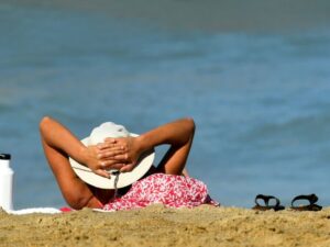 exposition-au-soleil:-le-ministre-de-la-sante-alerte-sur-des-tendances-dangereuses