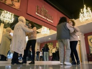 en-argentine,-la-« tango-therapie »-pour-mieux-supporter-la-maladie-de-parkinson