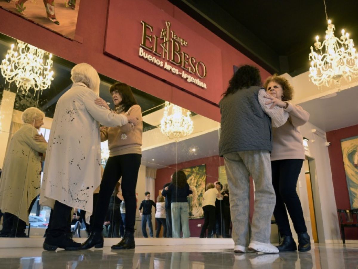 In Argentina, "tango therapy" to better cope with Parkinson's disease