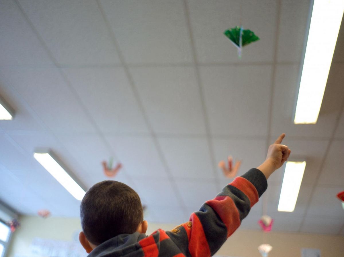 ecole-et-inegalites-sociales-:-les-eleves-de-classes-privilegiees-sont-plus-souvent-interroges