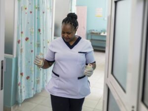 la-seule-banque-de-lait-maternel-du-kenya,-bouee-de-sauvetage-de-bebes-prematures