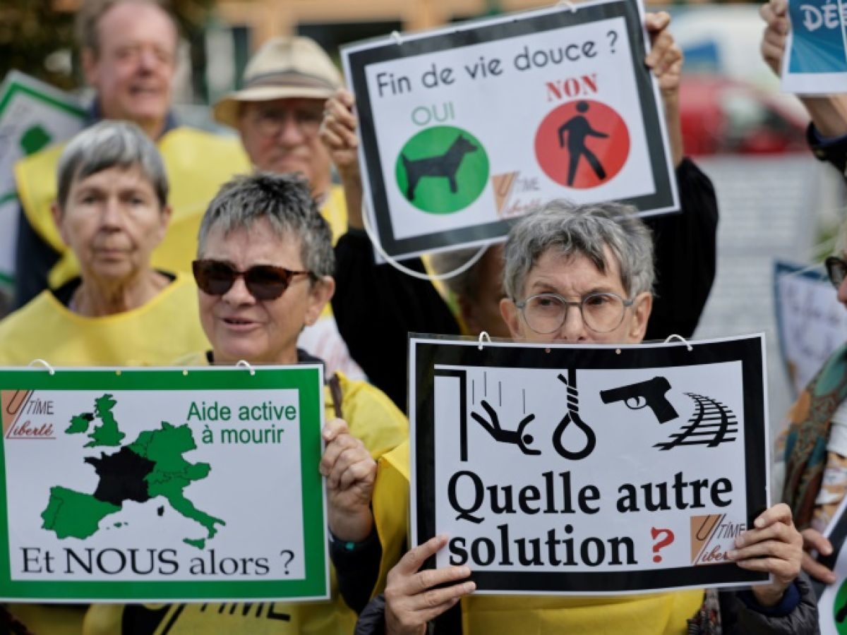 le-suicide-assiste-au-coeur-du-proces-a-paris-de-militants-de-l’aide-a-mourir