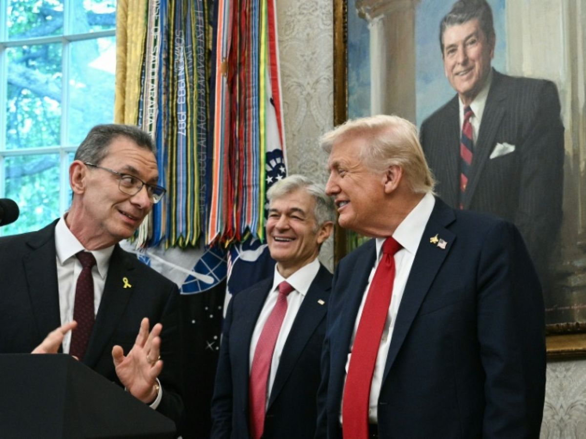 Trump announces deal with Pfizer to lower prices of certain drugs in the United States