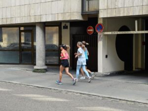 running shoes are not suitable for women