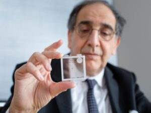 AMD: A subretinal implant allows patients to see again