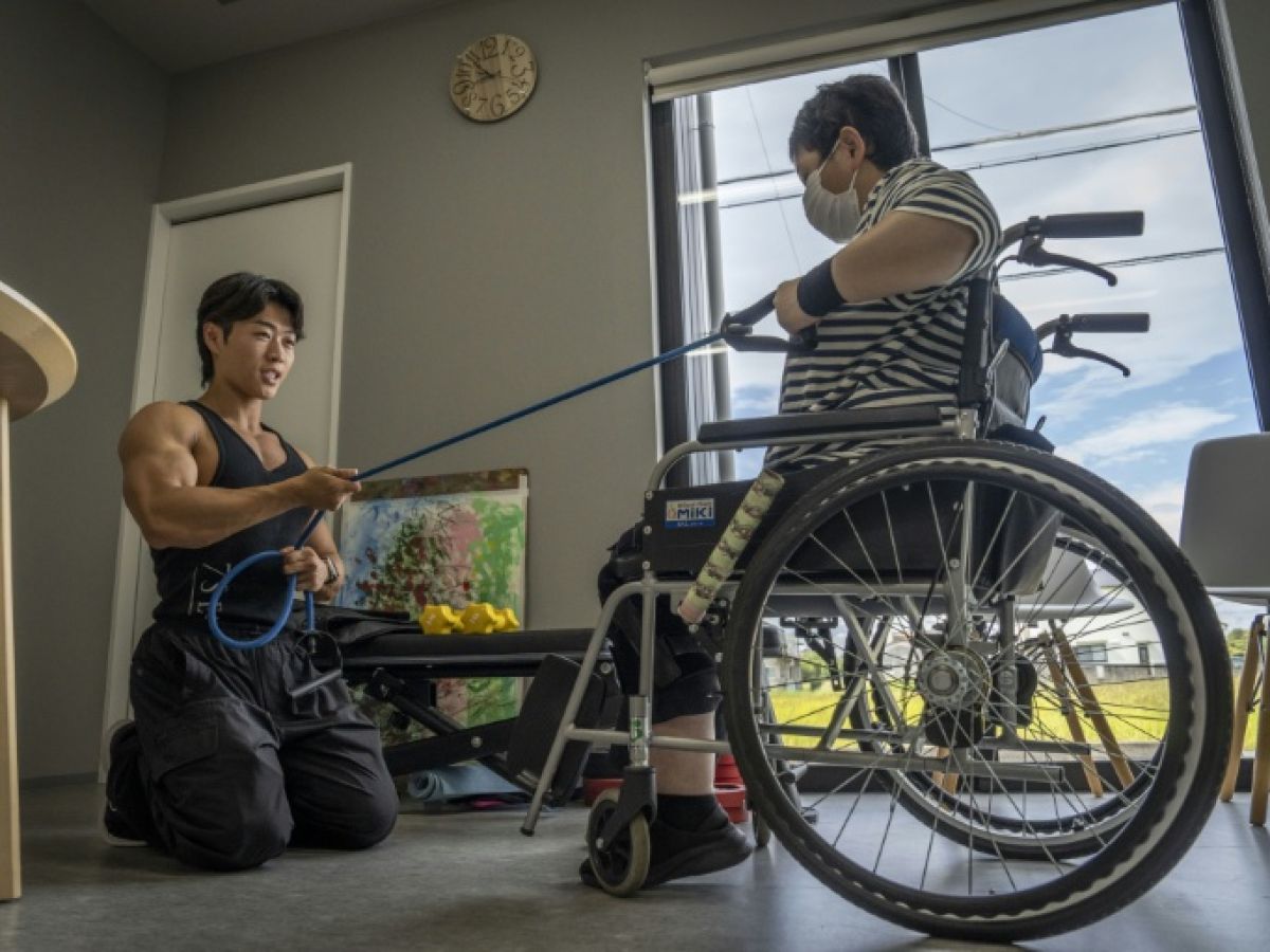 In Japan, bodybuilders are putting their muscles to work to help people cope with a staff shortage