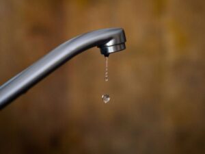 Carcinogenic gas in drinking water: a legal action filed to "force the state to react"