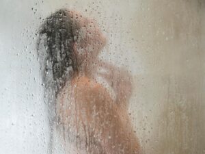 Eczema: Washing every day or every week doesn't change the symptoms.