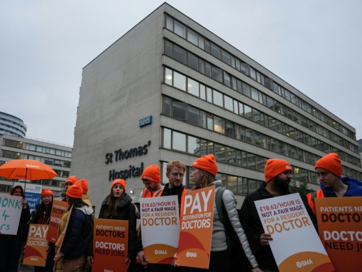 angleterre:-nouvelle-greve-de-cinq-jours-de-medecins