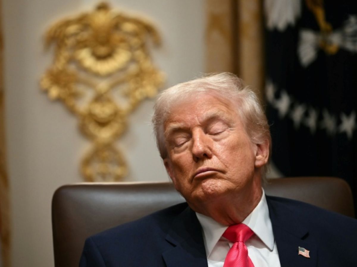 Heavy eyelids and decreased activity: Trump's health raises questions