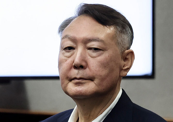 尹 내란 재판 15시간 만에 종료…구형·최후진술은 13일에