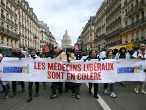 Several thousand doctors are marching in Paris and appealing to Lecornu.