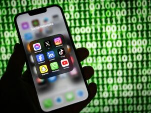 social-networks-:-should-them-be-banned-for-children-and-adolescents-?