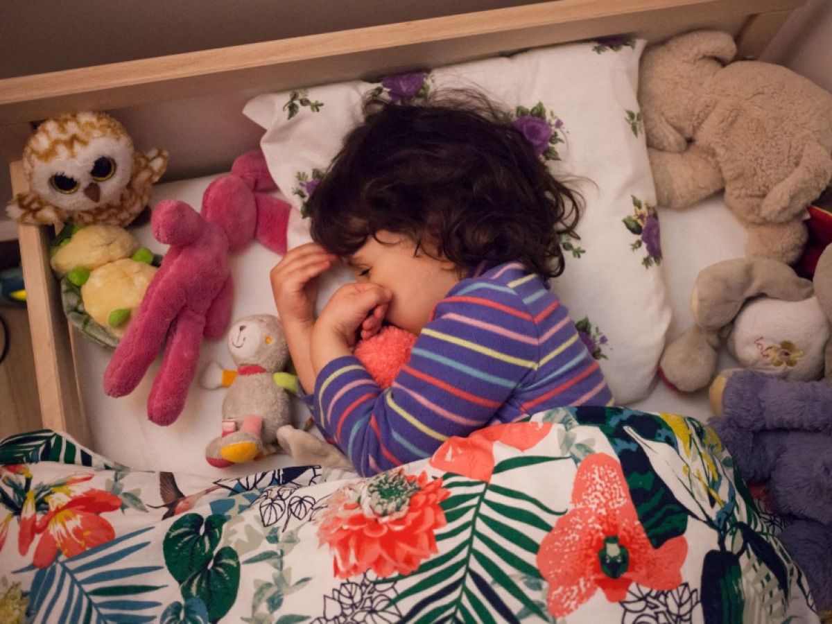 Why do children wake up early when they go to bed late?