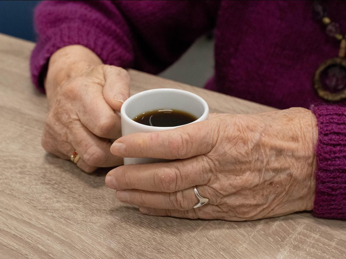 Drinking coffee and tea would protect against dementia throughout one's life