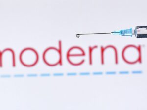 In a reversal, the United States agrees to examine Moderna's new vaccine.