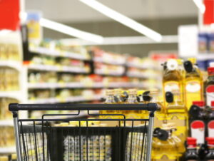 계산대에서 멈칫…설탕·식용유 급등, 장바구니 '직격탄'