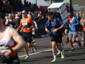 he runs 32 marathons in 32 consecutive days to draw attention to dementia