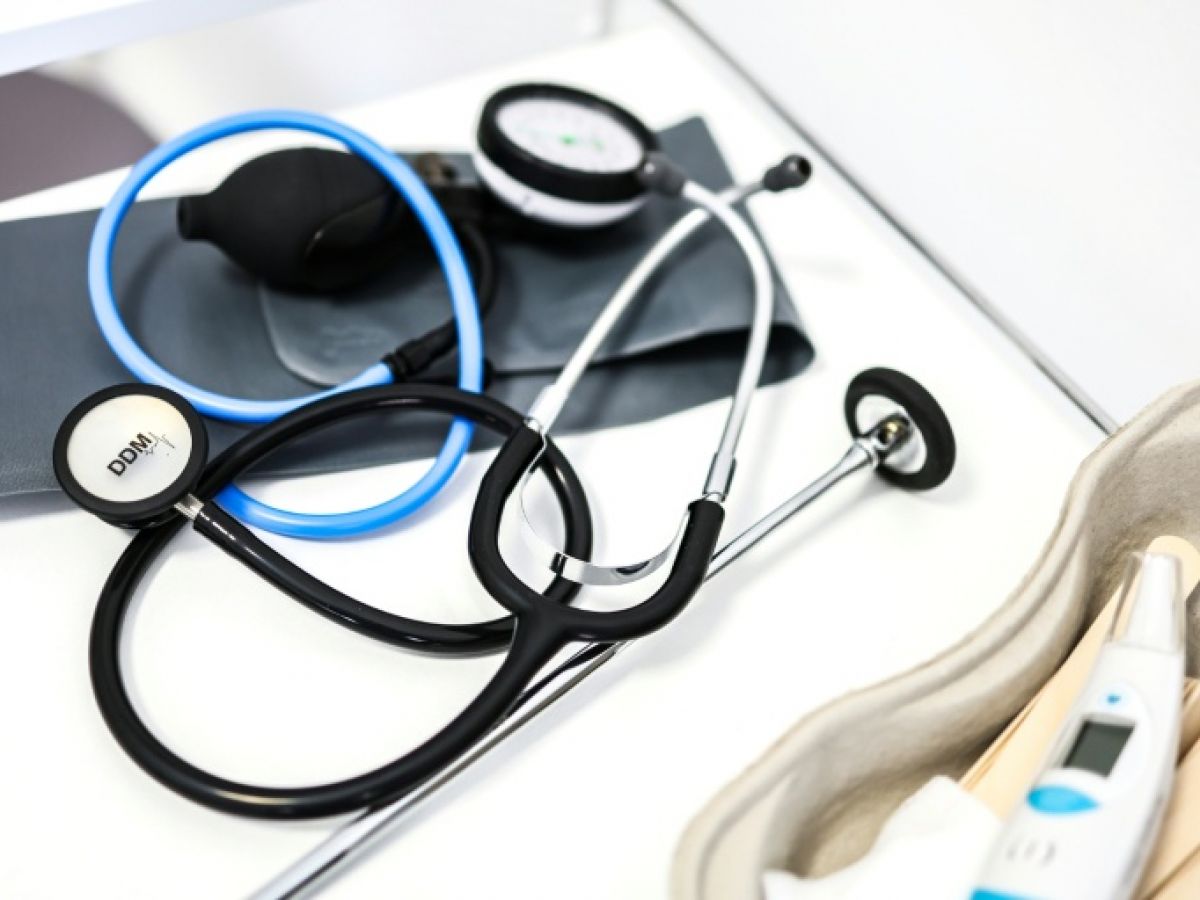 ebola-:-un-premier-cas-identifie-en-france,-un-medecin-revenu-de-rdc