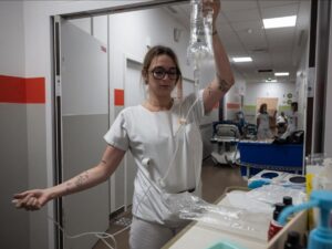 Hospitals: Facing extreme heat, makeshift resources and a delay in adaptation