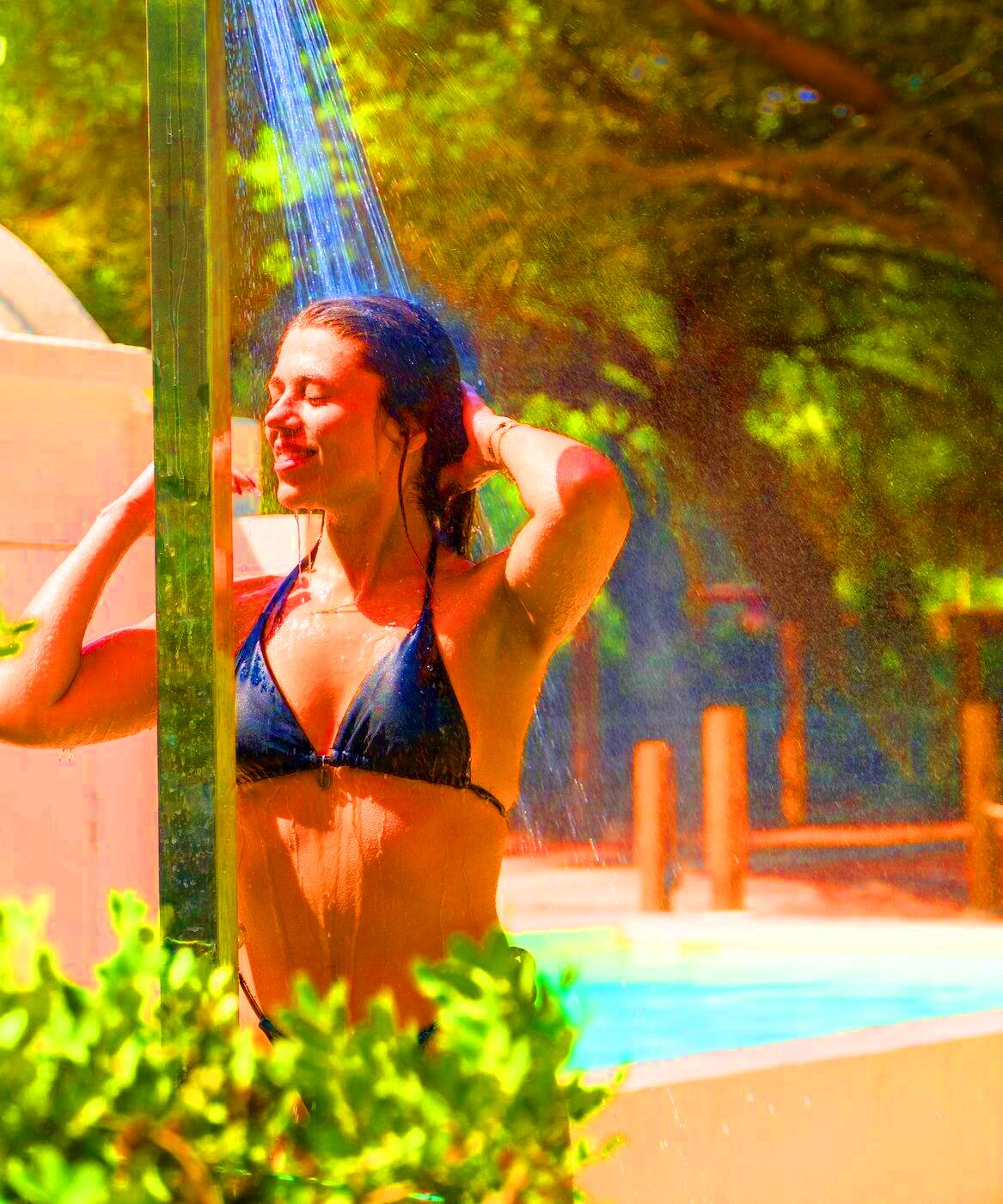 Is it necessary to always take a bath in the sea or in the swimming pool? A specialist explains